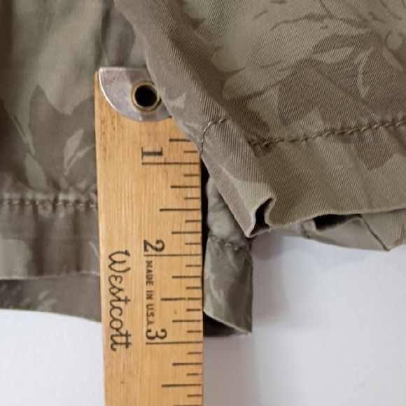 Express Olive Floral Cargo Shorts Embroidered Rhinestones bedazzled size 2 Y2K - Picture 7 of 13